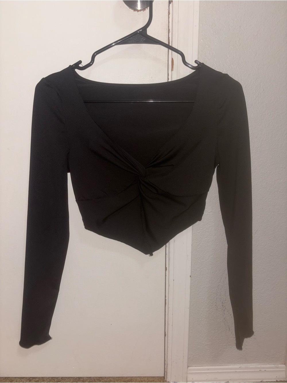 SHEIN Black Twist-Front Long Sleeve Crop Top